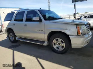 2005 Cadillac Escalade with VIN 1GYEC63N25R273154, listed as a Copart auction lot 45037765 with 0 mi miles and Non Repairable. Bid and sale history available at carsss.com. Image 4.