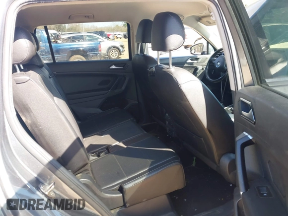 2018 Volkswagen Tiguan SEL with VIN 3VV3B7AX6JM001231, listed as a IAAI auction lot 41781659 with 137,930 mi miles and . Bid and sale history available at DreamBid. Image 8.