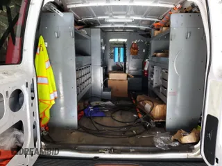 2009 Ford Econoline Cargo z VIN 1FTNE24L79DA83987, wystawiony jako IAAI lot #42484076 z przebiegiem 137 361 mil mil oraz . Historia ofert i sprzedaży dostępna na DreamBid. Obrazek 10.