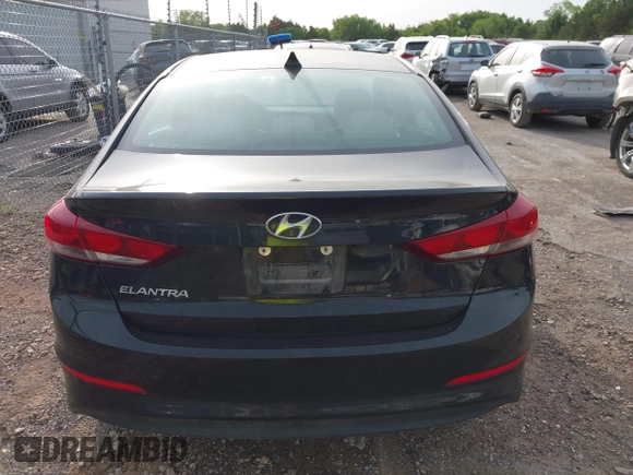 2017 Hyundai Elantra SE z VIN 5NPD84LFXHH191863, wystawiony jako IAAI lot #42272222 z przebiegiem 88 796 mil mil oraz . Historia ofert i sprzedaży dostępna na DreamBid. Obrazek 16.