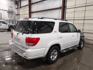 2005 Toyota Sequoia SR5 with VIN 5TDBT44A85S245126, listed as a IAAI auction lot 41559596 with 236,256 mi miles and . Bid and sale history available at DreamBid. Image 4.