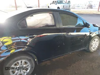 2017 Chevrolet Sonic LS z VIN 1G1JB5SG9H4172563, wystawiony jako IAAI lot #41398834 z przebiegiem Nie podano mil oraz . Historia ofert i sprzedaży dostępna na DreamBid. Obrazek 12.