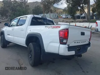 2019 Toyota Tacoma SR z VIN 3TMCZ5AN5KM249582, wystawiony jako IAAI lot #41925752 z przebiegiem 108 417 mil mil oraz . Historia ofert i sprzedaży dostępna na DreamBid. Obrazek 3.