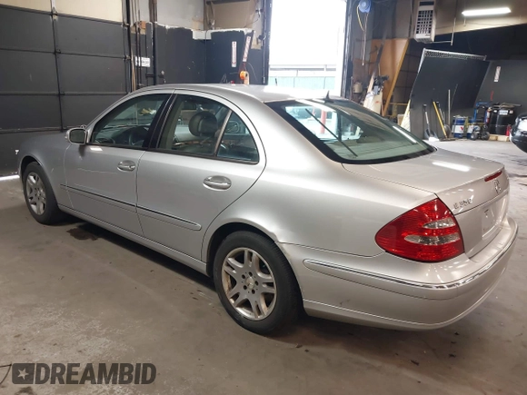 2006 Mercedes-Benz E-Class 3.5L with VIN WDBUF87J76X182677, listed as a IAAI auction lot 42016237 with 150,085 mi miles. Bid and sale history available at carsss.com. Image 3.