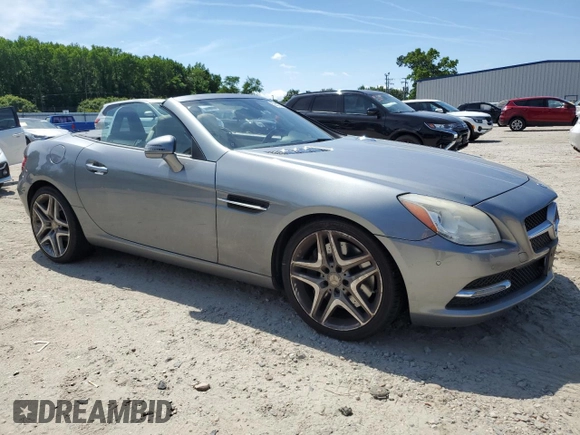 2012 Mercedes-Benz SLK 350 с VIN WDDPK5HA2CF028537, выставлен на аукционе Copart как лот 57309275 с пробегом 88 214 миль миль и Списание • Salvage title. История ставок и продаж доступна на DreamBid. Изображение 4.