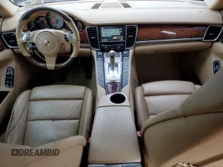 2012 Porsche Panamera S z VIN WP0AB2A70CL060028, wystawiony jako Copart lot #55643795 z przebiegiem 172 673 mil mil oraz Tytuł czysty. Historia ofert i sprzedaży dostępna na DreamBid. Obrazek 8.