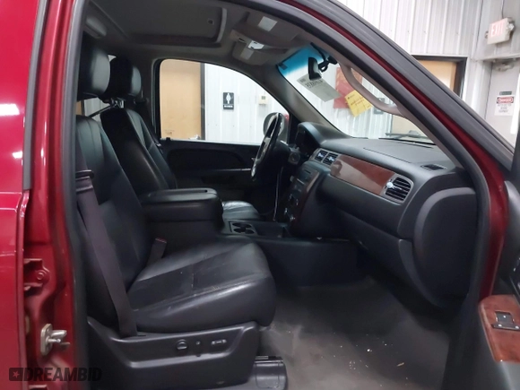 2013 Chevrolet Suburban LT with VIN 1GNSKJE76DR222890, listed as a IAAI auction lot 41698835 with 288,835 mi miles. Bid and sale history available at carsss.com. Image 5.