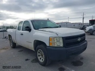 2008 Chevrolet Silverado 1500 Work Truck with VIN 1GCEC19C28Z330326, listed as a IAAI auction lot 42041697 with 294,101 mi miles. Bid and sale history available at carsss.com. Image 1.