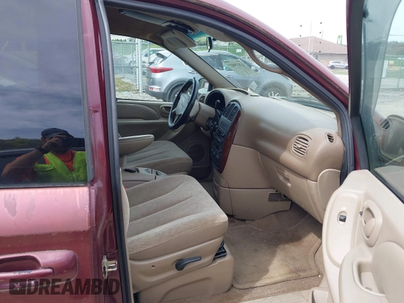 2002 Chrysler Town & Country LXi with VIN 2C4GP54L92R787826, listed as a IAAI auction lot 42079820 with 231,390 mi miles. Bid and sale history available at carsss.com. Image 5.