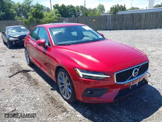 2020 Volvo S60 Momentum with VIN 7JR102FK1LG049035, listed as a IAAI auction lot 39819495 with 39,134 mi miles. Bid and sale history available at carsss.com. Image 1.