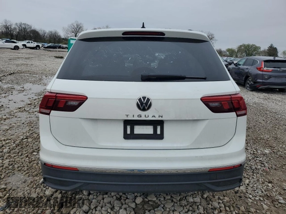 2022 Volkswagen Tiguan S with VIN 3VV1B7AX4NM014962, listed as a Copart auction lot 51811795 with 70,436 mi miles and Salvage title. Bid and sale history available at DreamBid. Image 6.