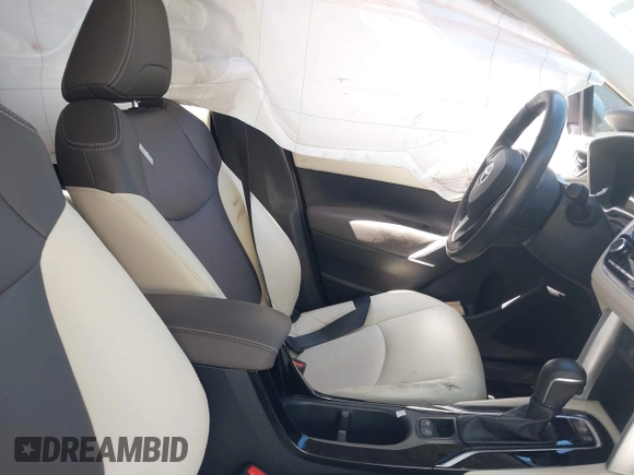 2023 Toyota Corolla Cross XLE z VIN 7MUDAABG7PV049417, wystawiony jako IAAI lot #42037055 z przebiegiem 28 325 mil mil oraz . Historia ofert i sprzedaży dostępna na DreamBid. Obrazek 5.
