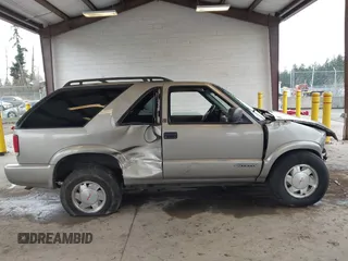 2001 GMC Jimmy SLS Base with VIN 1GKCS18W81K183440, listed as a IAAI auction lot 41611974 with 1 mi miles. Bid and sale history available at carsss.com. Image 14.