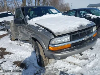 2003 Chevrolet S-10 LS with VIN 1GCCS19X238197160, listed as a IAAI auction lot 41589211 with 113,308 mi miles. Bid and sale history available at carsss.com. Image 6.
