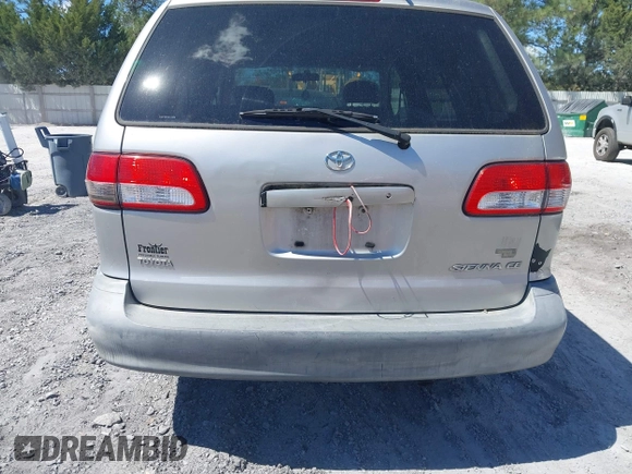 2002 Toyota Sienna CE with VIN 4T3ZF19C92U435896, listed as a IAAI auction lot 41822799 with 201,238 mi miles. Bid and sale history available at carsss.com. Image 6.