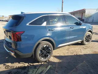 2024 Kia Sorento S z VIN 5XYRL4JC0RG276555, wystawiony jako IAAI lot #41417131 z przebiegiem 7 149 mil mil oraz . Historia ofert i sprzedaży dostępna na DreamBid. Obrazek 4.