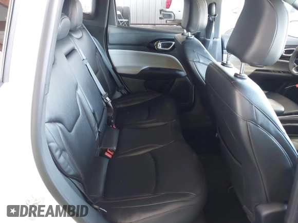 2024 Jeep Compass Limited z VIN 3C4NJDCN6RT597494, wystawiony jako IAAI lot #42538077 z przebiegiem 31 033 mil mil oraz . Historia ofert i sprzedaży dostępna na DreamBid. Obrazek 8.