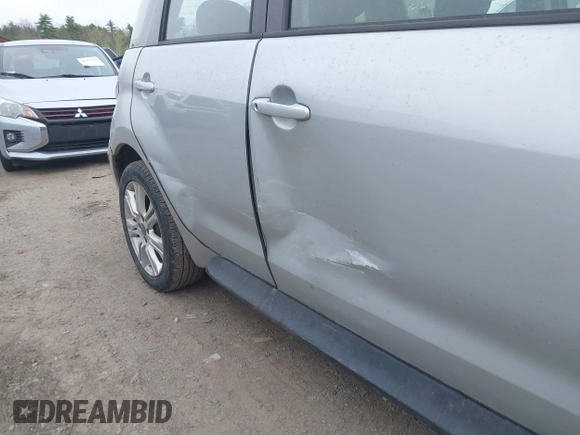 2005 Scion xA z VIN JTKKT604350106657, wystawiony jako IAAI lot #42100228 z przebiegiem 120 800 mil mil oraz . Historia ofert i sprzedaży dostępna na DreamBid. Obrazek 6.