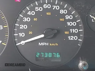 2004 Jeep Grand Cherokee Laredo z VIN 1J4GW48SX4C213322, wystawiony jako IAAI lot #41969362 z przebiegiem 273 876 mil mil oraz . Historia ofert i sprzedaży dostępna na DreamBid. Obrazek 15.