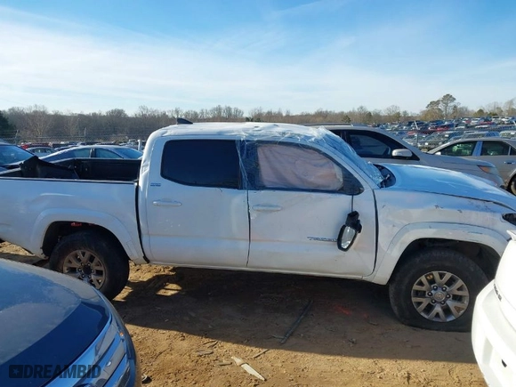 2018 Toyota Tacoma SR5 with VIN 3TMAZ5CN6JM067036, listed as a IAAI auction lot 41332174 with NaN miles. Bid and sale history available at carsss.com. Image 14.