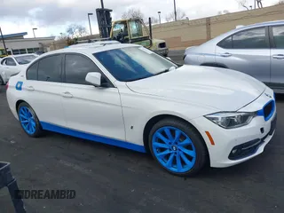 2017 BMW 3 Series 330e iPerformance with VIN WBA8E1C51HK895223, listed as a IAAI auction lot 41492625 with 116,486 mi miles. Bid and sale history available at carsss.com. Image 13.