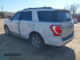 2020 Ford Expedition XLT with VIN 1FMJU1HT6LEA24349, listed as a IAAI auction lot 41218383 with 121,157 mi miles. Bid and sale history available at carsss.com. Image 3.