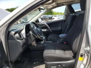 2018 Toyota RAV4 XLE z VIN JTMRFREV6JJ261322, wystawiony jako Copart lot #58483185 z przebiegiem 71 163 mil mil oraz Szkoda całkowita • Salvage title. Historia ofert i sprzedaży dostępna na DreamBid. Obrazek 7.