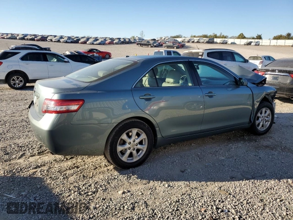 2010 Toyota Camry z VIN 4T1BF3EK1AU556617, wystawiony jako Copart lot #76898584 z przebiegiem 223 564 mil mil oraz Szkoda całkowita • Salvage title. Historia ofert i sprzedaży dostępna na DreamBid. Obrazek 3.