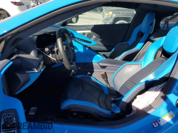 2022 Chevrolet Corvette 3LT z VIN 1G1YC2D42N5111848, wystawiony jako Copart lot #82081144 z przebiegiem 4 874 mil mil oraz Szkoda całkowita • Salvage title. Historia ofert i sprzedaży dostępna na DreamBid. Obrazek 7.