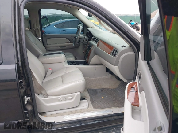 2007 Chevrolet Suburban LT with VIN 3GNFK16307G128456, listed as a IAAI auction lot 42374506 with 161,471 mi miles and . Bid and sale history available at DreamBid. Image 5.
