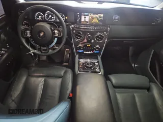 2022 Rolls-Royce Cullinan z VIN IDCO004308ZZ, wystawiony jako Copart lot #64985434 z przebiegiem 23 414 mil mil oraz Czysty tytuł • Clean title. Historia ofert i sprzedaży dostępna na DreamBid. Obrazek 8.