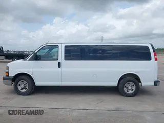 2012 Chevrolet Express Passenger 1LT z VIN 1GAZG1FG9C1129455, wystawiony jako IAAI lot #42105765 z przebiegiem 150 090 mil mil oraz . Historia ofert i sprzedaży dostępna na DreamBid. Obrazek 14.