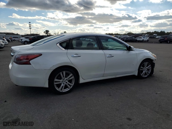 2013 Nissan Altima 3.5 SL with VIN 1N4BL3AP3DN497718, listed as a Copart auction lot 82883334 with 193,397 mi miles and Non Repairable. Bid and sale history available at carsss.com. Image 3.