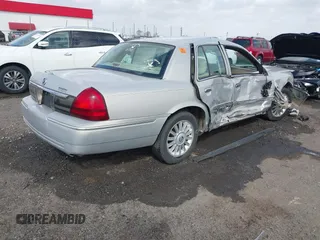 2008 Mercury Grand Marquis LS z VIN 2MEFM75V78X657966, wystawiony jako IAAI lot #41802080 z przebiegiem 113 846 mil mil oraz . Historia ofert i sprzedaży dostępna na DreamBid. Obrazek 4.