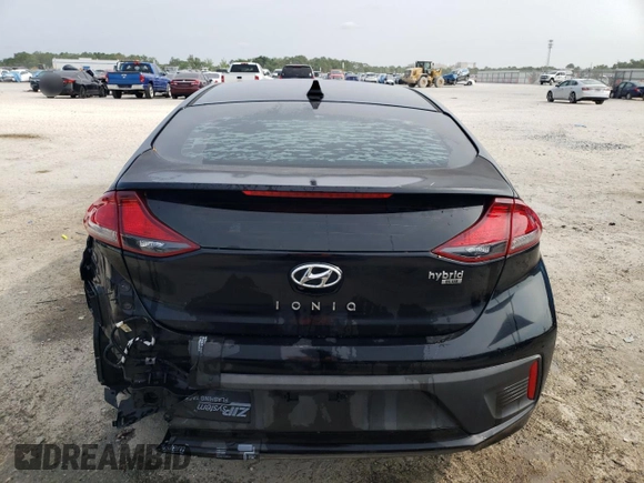 2017 Hyundai Ioniq Blue z VIN KMHC65LC5HU043652, wystawiony jako Copart lot #56003025 z przebiegiem Nie podano mil oraz Szkoda całkowita • Salvage title. Historia ofert i sprzedaży dostępna na DreamBid. Obrazek 6.