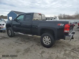2011 GMC Sierra 2500HD SLE with VIN 1GT220CG4BZ212653, listed as a Copart auction lot 81278194 with 141,740 mi miles and Clean Title. Bid and sale history available at carsss.com. Image 2.