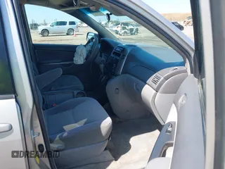 2006 Toyota Sienna CE z VIN 5TDZA23C26S421245, wystawiony jako IAAI lot #42217623 z przebiegiem 175 092 mil mil oraz . Historia ofert i sprzedaży dostępna na DreamBid. Obrazek 5.
