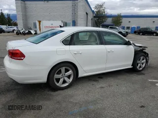 2014 Volkswagen Passat Wolfsburg Edition z VIN 1VWAT7A3XEC021986, wystawiony jako Copart lot #48819995 z przebiegiem 125 699 mil mil oraz Szkoda całkowita • Salvage title. Historia ofert i sprzedaży dostępna na DreamBid. Obrazek 3.