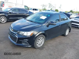 2020 Chevrolet Sonic LT z VIN 1G1JD5SB5L4106602, wystawiony jako IAAI lot #42159240 z przebiegiem 74 339 mil mil oraz . Historia ofert i sprzedaży dostępna na DreamBid. Obrazek 2.
