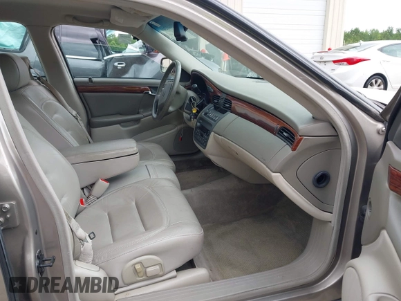 2000 Cadillac DeVille z VIN 1G6KD54Y5YU317015, wystawiony jako IAAI lot #42441249 z przebiegiem 82 901 mil mil oraz . Historia ofert i sprzedaży dostępna na DreamBid. Obrazek 5.