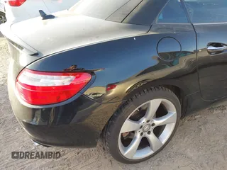 2013 Mercedes-Benz SLK-Class SLK 350 with VIN WDDPK5HA6DF054060, listed as a IAAI auction lot 41797807 with 84,877 mi miles. Bid and sale history available at carsss.com. Image 4.