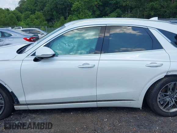 2025 Genesis GV70 2.5T with VIN KMUMADTB8SU213077, listed as a IAAI auction lot 42642854 with 13,762 mi miles and . Bid and sale history available at DreamBid. Image 13.