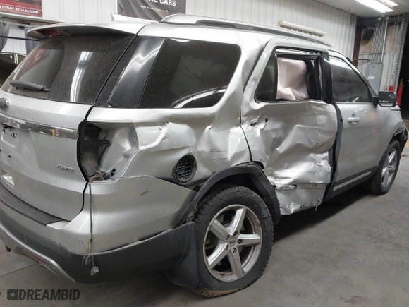 2017 Ford Explorer XLT with VIN 1FM5K8D84HGD99895, listed as a IAAI auction lot 41637419 with 82,128 mi miles. Bid and sale history available at carsss.com. Image 6.