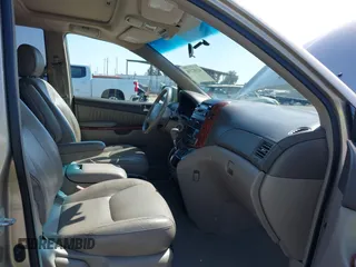 2004 Toyota Sienna XLE z VIN 5TDZA22C64S215909, wystawiony jako IAAI lot #42182338 z przebiegiem 134 893 mil mil oraz . Historia ofert i sprzedaży dostępna na DreamBid. Obrazek 5.