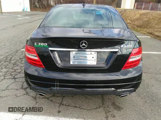 2014 Mercedes-Benz C 300 Sport z VIN WDDGF8AB6ER321318, wystawiony jako IAAI lot #41542545 z przebiegiem 109 829 mil mil oraz . Historia ofert i sprzedaży dostępna na DreamBid. Obrazek 16.