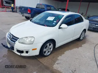 2008 Volkswagen Jetta SE with VIN 3VWRM71K58M083712, listed as a IAAI auction lot 42588922 with Not provided miles and . Bid and sale history available at DreamBid. Image 2.