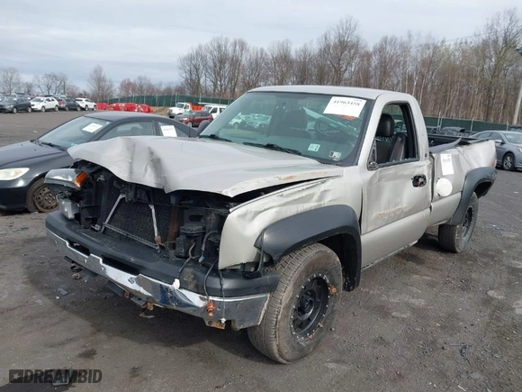 2004 Chevrolet Silverado 1500 Classic Work Truck with VIN 1GCEK14X74Z300651, listed as a IAAI auction lot 41963458 with 75,301 mi miles. Bid and sale history available at carsss.com. Image 6.