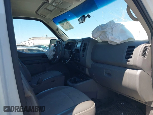 2020 Nissan NV Cargo SV z VIN 1N6BF0KM7LN806302, wystawiony jako IAAI lot #42239491 z przebiegiem 136 204 mil mil oraz . Historia ofert i sprzedaży dostępna na DreamBid. Obrazek 5.