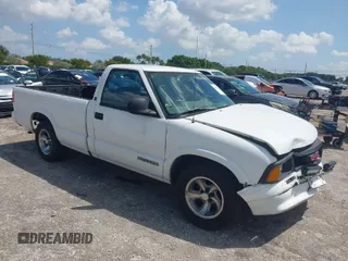 1997 GMC Sonoma with VIN 1GTCS1441VK518317, listed as a IAAI auction lot 41942735 with 75,862 mi miles. Bid and sale history available at carsss.com. Image 1.