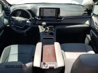 2021 Toyota Sienna XLE with VIN 5TDYRKEC0MS068583, listed as a Copart auction lot 53521605 with 66,162 mi miles and Salvage title. Bid and sale history available at DreamBid. Image 8.